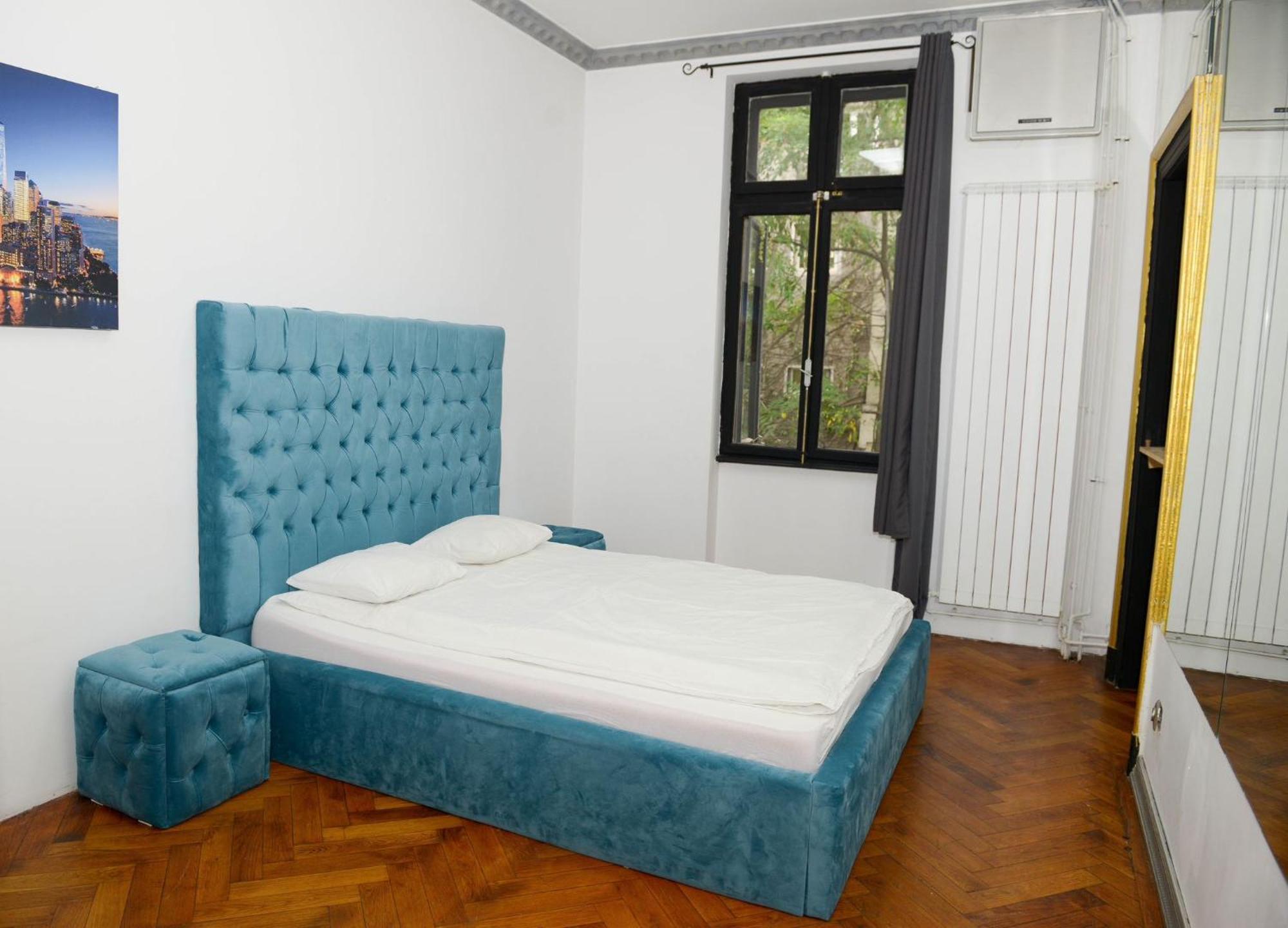 Play Loft Accommodations Bukares Bagian luar foto