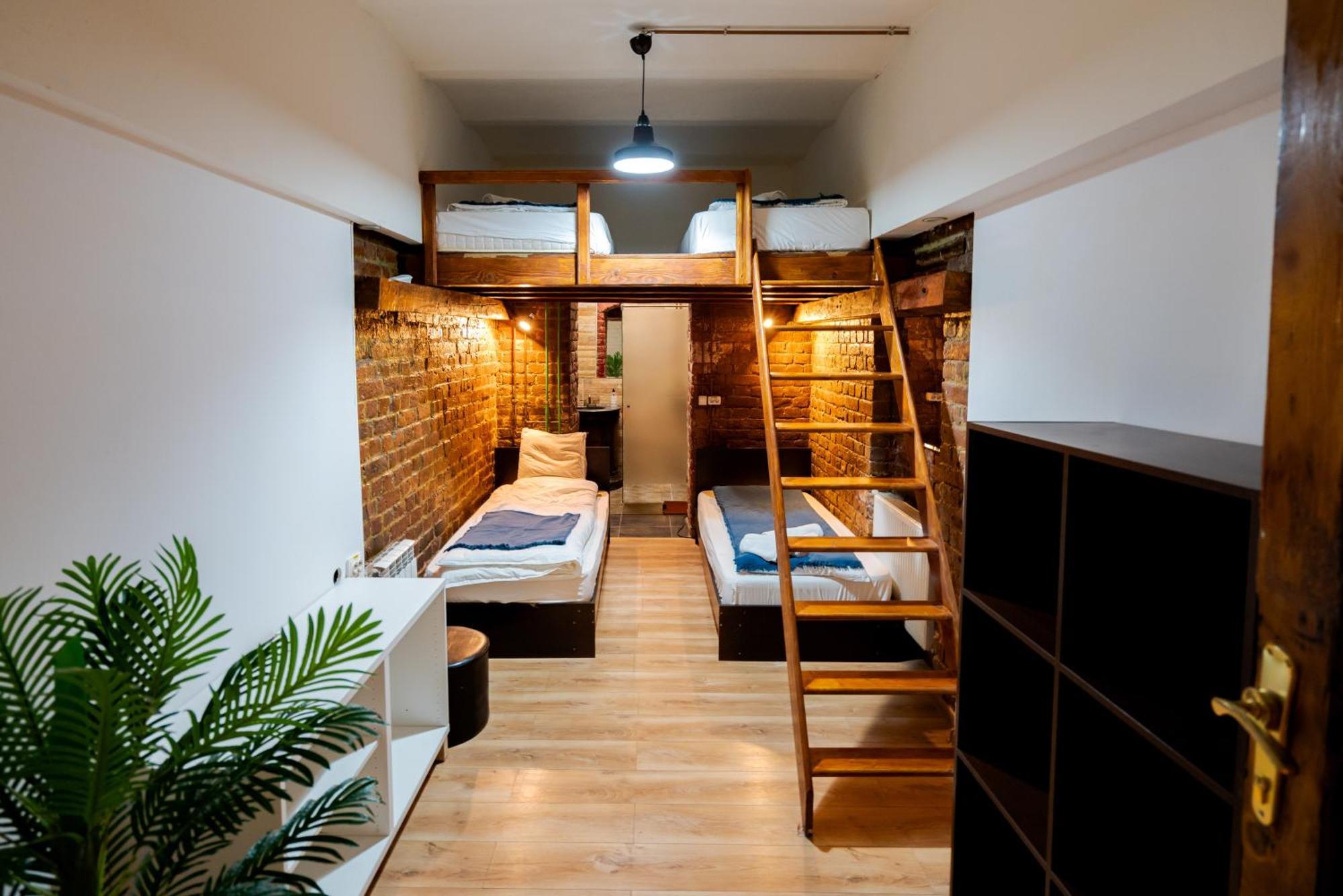 Play Loft Accommodations Bukares Bagian luar foto