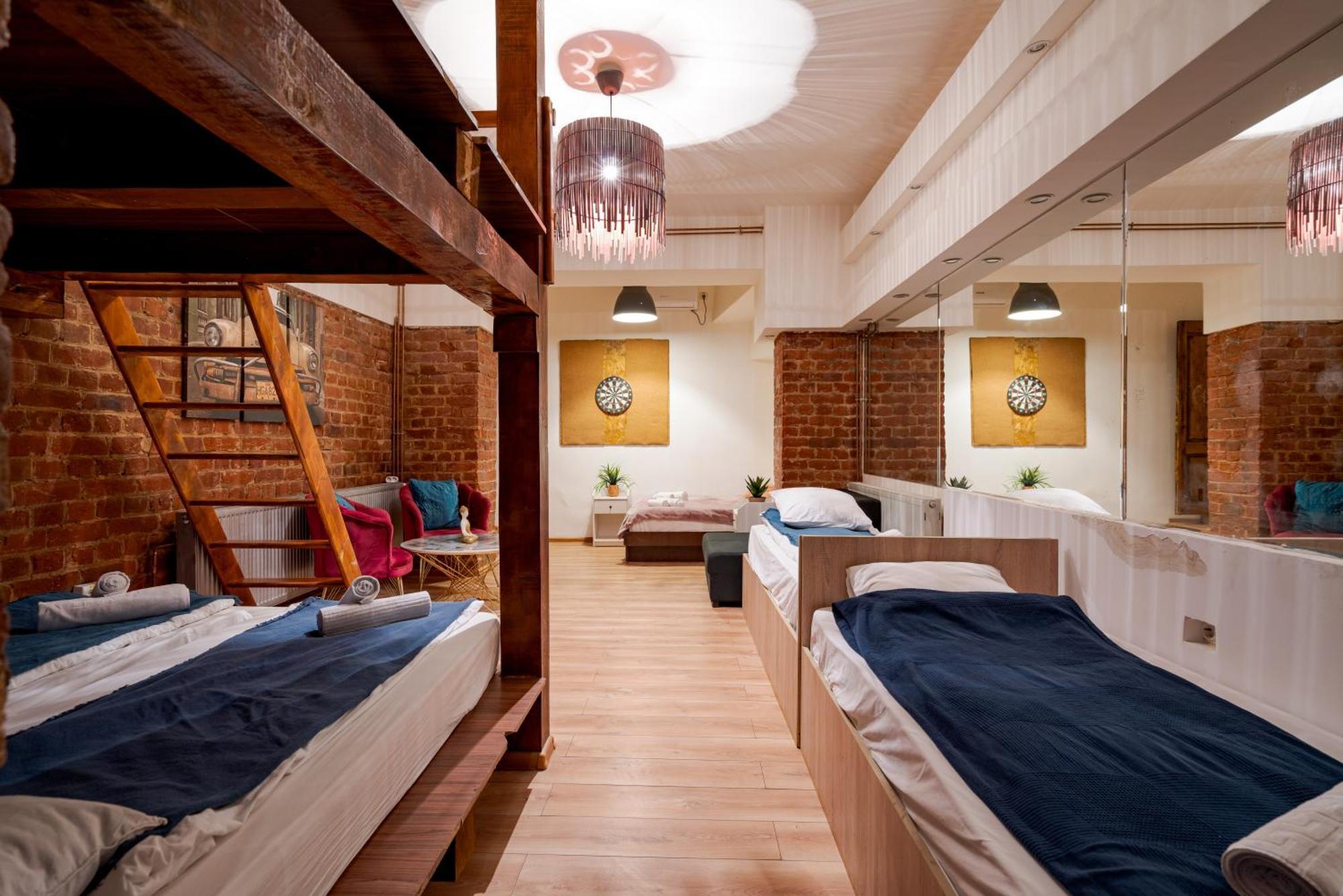 Play Loft Accommodations Bukares Bagian luar foto