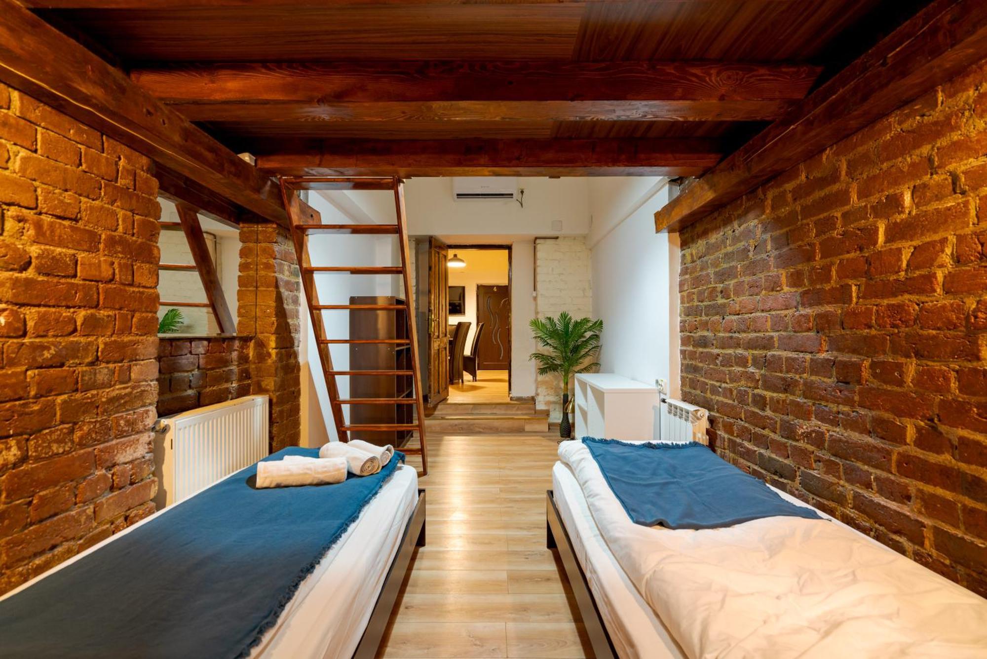 Play Loft Accommodations Bukares Bagian luar foto