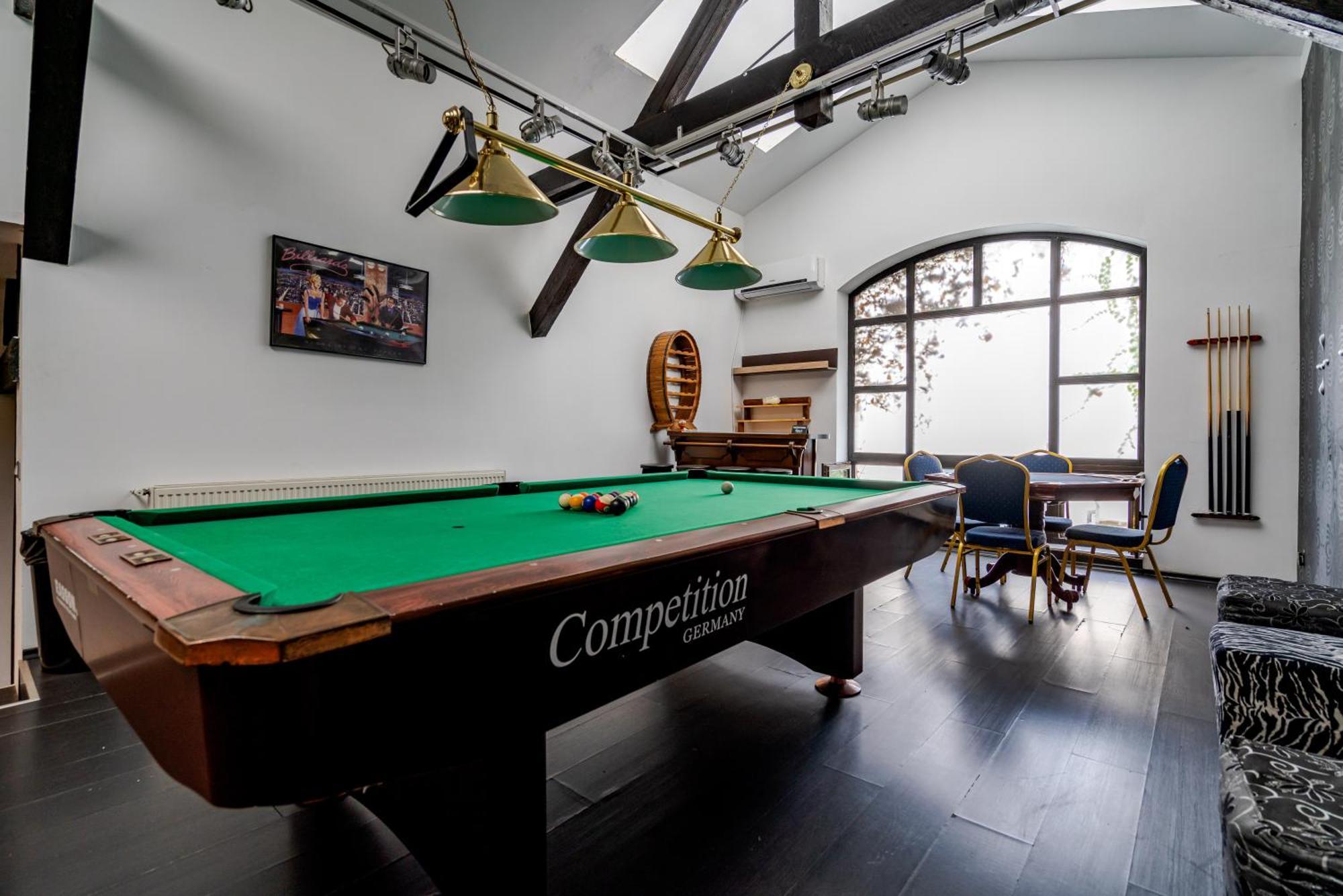 Play Loft Accommodations Bukares Bagian luar foto