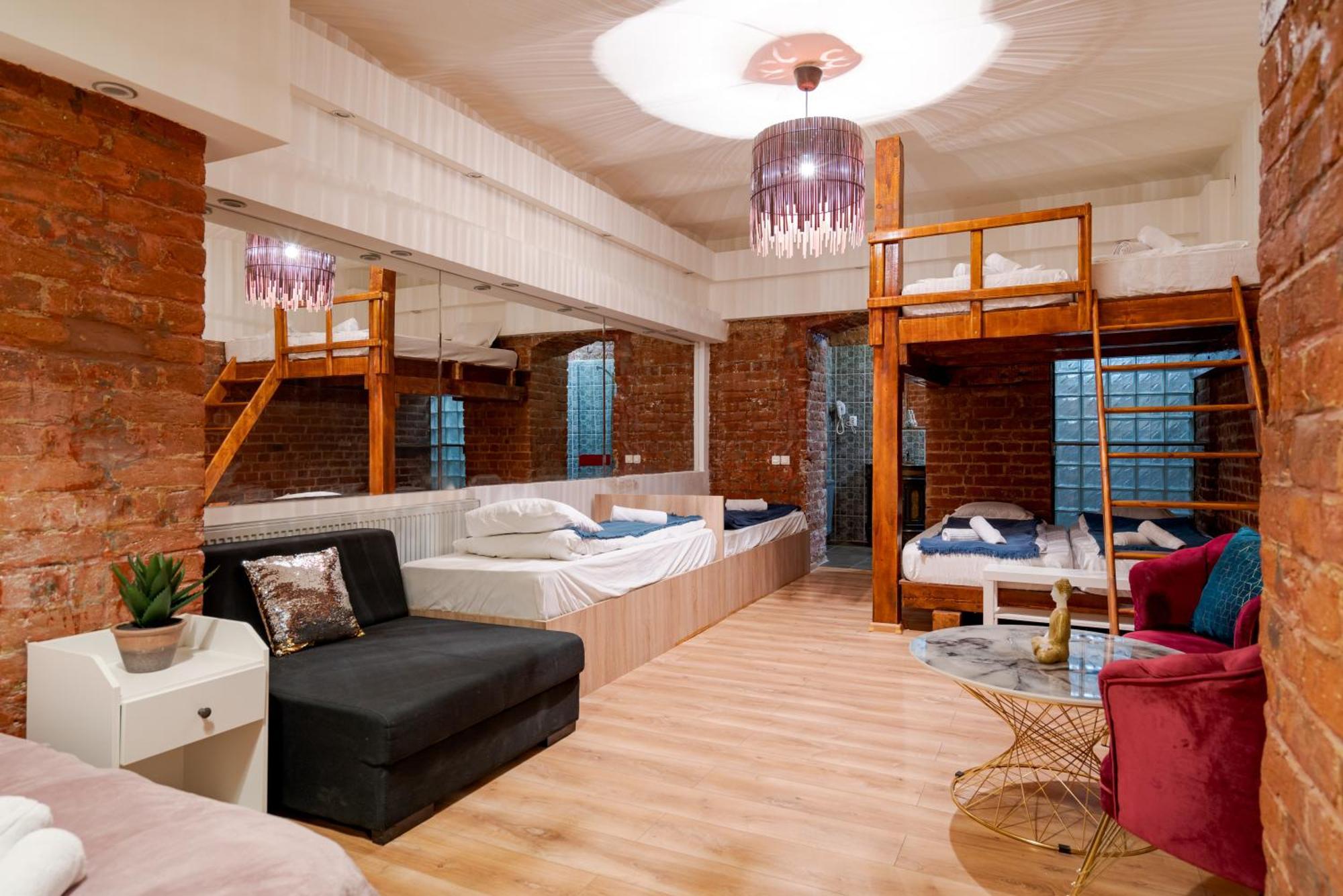 Play Loft Accommodations Bukares Bagian luar foto