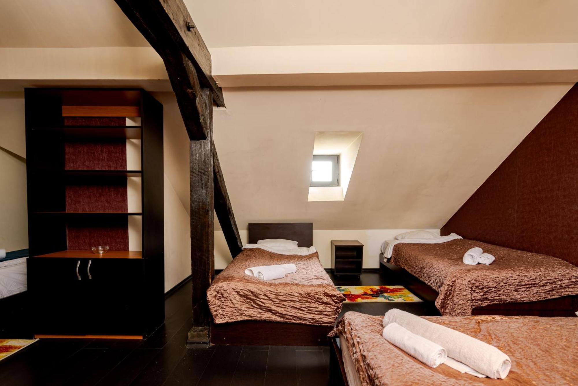 Play Loft Accommodations Bukares Bagian luar foto