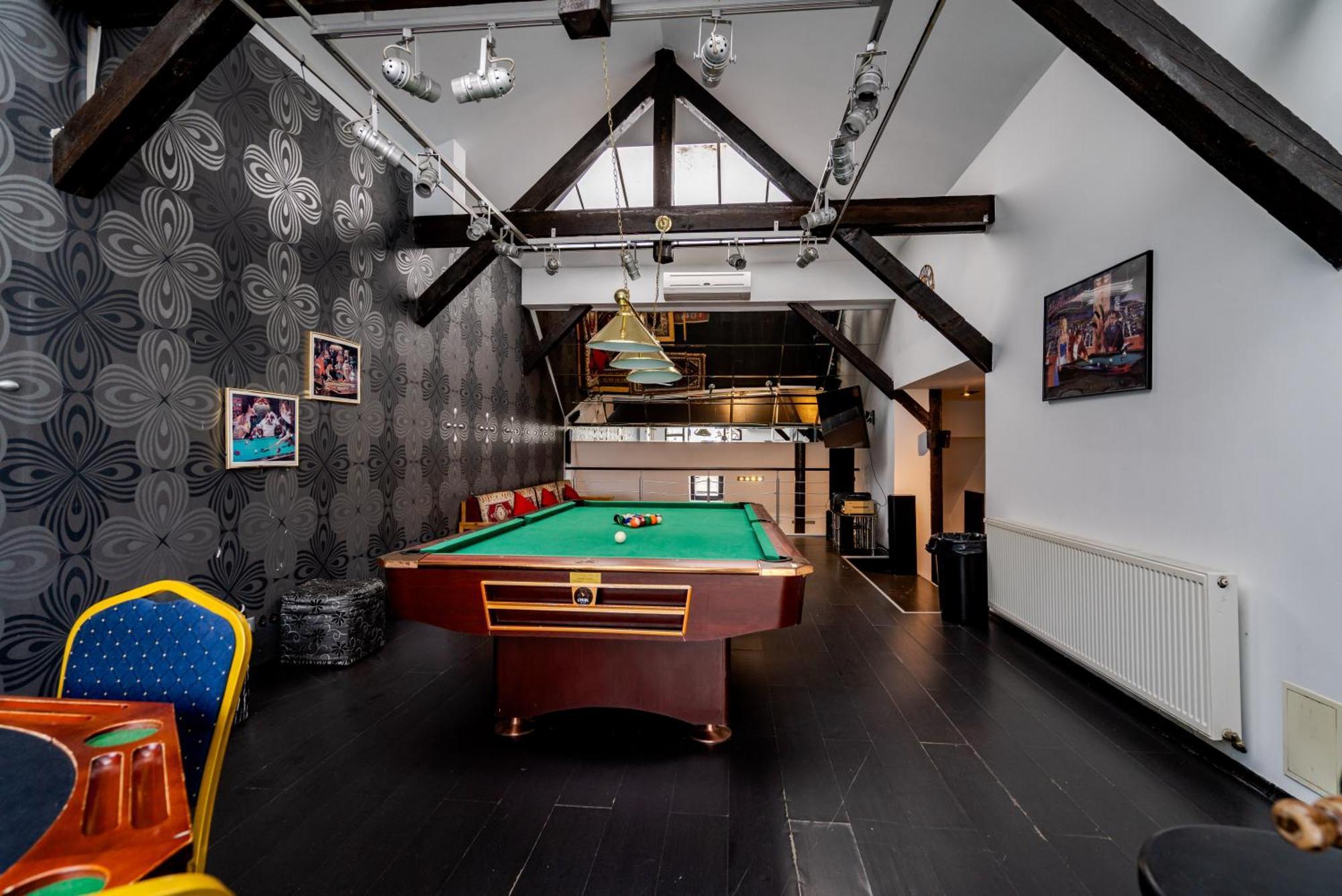 Play Loft Accommodations Bukares Bagian luar foto