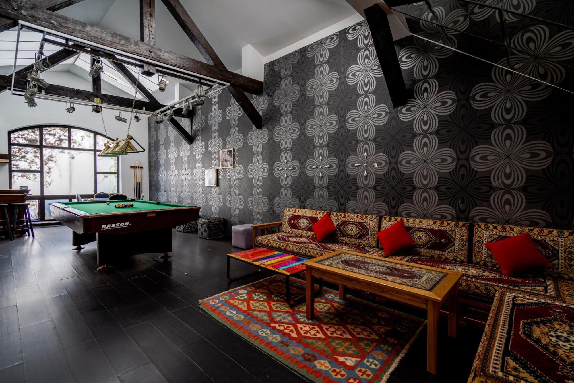 Play Loft Accommodations Bukares Bagian luar foto